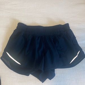 Lululemon Hotty Hot Lined Short 2.5 inch